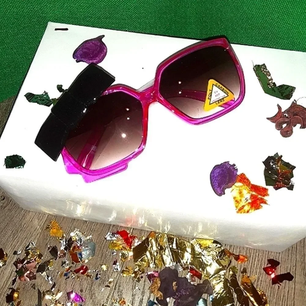 SUPER cute Girl's and women sunglasses with bow detail on the side.